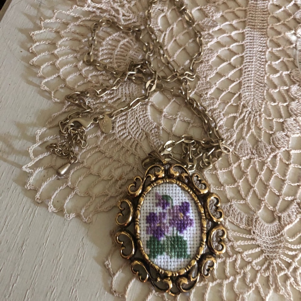 Vintage Petit Point Violets Pendant Necklace Pin - Picture 6 of 8